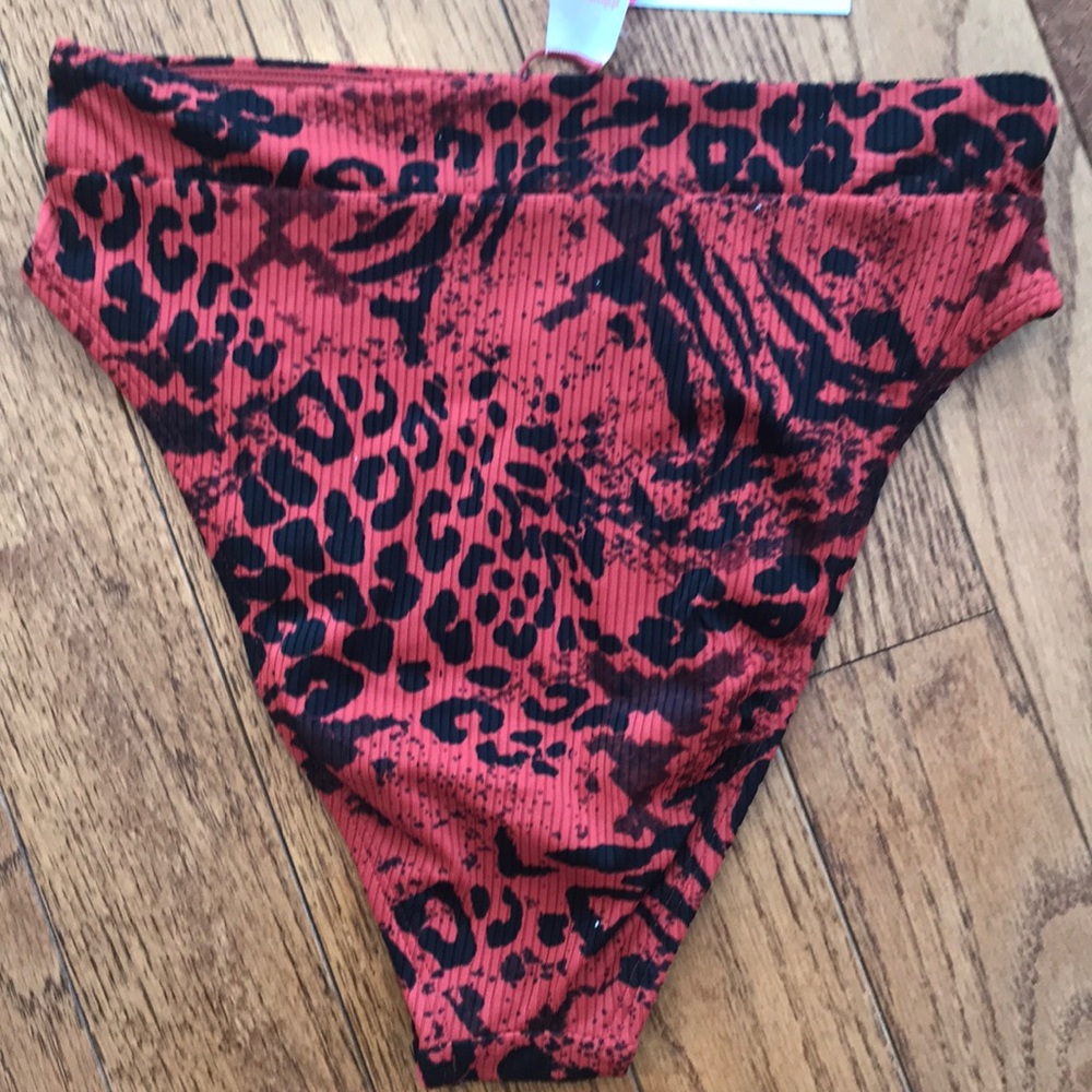 NWT’s Bundle of 2 Women’s Bikini Bottoms - Picture 6 of 7